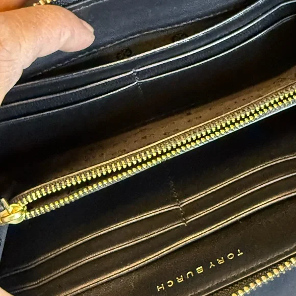 Tory Burch Black Quilted Leather Zip Wallet - Picture 2 of 13